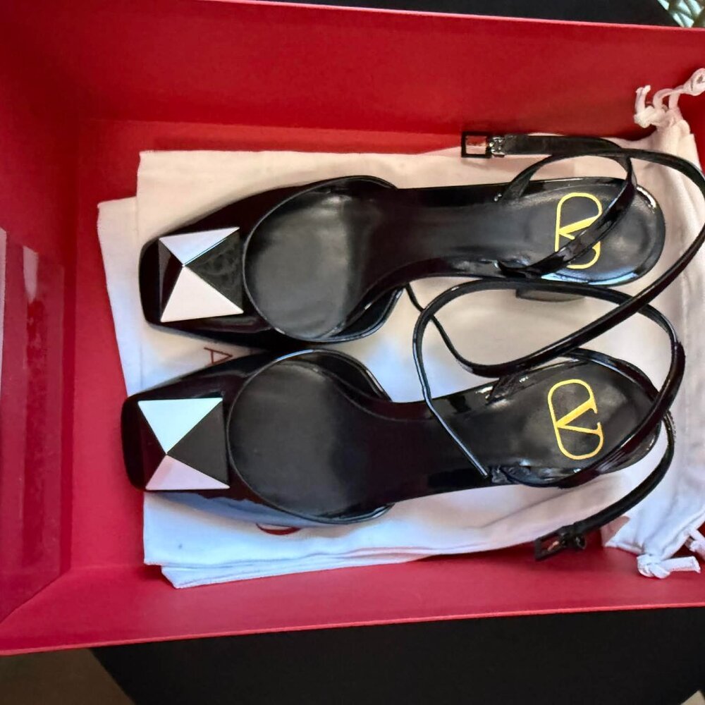 Valentino Garavani Women's One Stud Ankle Strap Sandal size 7